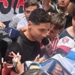 Locura de los hinchas en la revisión médica de Montiel y Driussi